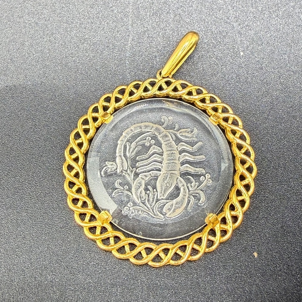 Vintage‎ Trifari Intaglio Pendant Scorpio Gold Tone Lobster Sea Life Ocean